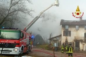 Fiamme a Villabruna, brucia una vecchia casa disabitata