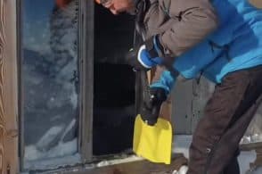 Vandali a Punta Penia, danneggiato il rifugio-capanna