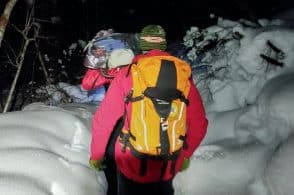 Sulla neve senza calzature adatte: due 19enni salvati dai soccorritori