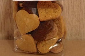 Biscotti a forma di cuore per sostenere le donne afghane
