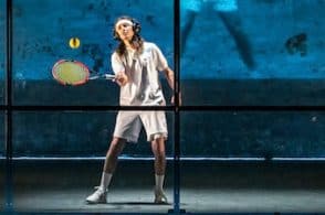 “Il muro trasparente”: il tennis metafora esistenziale a teatro