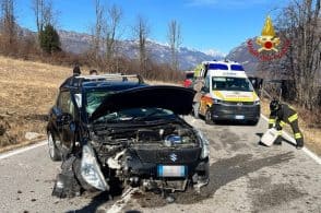 Auto fuori strada, 73enne ferito