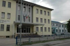 Atti vandalici al Rizzarda, la scuola farà lavorare i ragazzi
