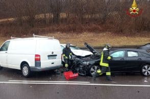 Schianto in via Miari, un ferito e traffico in tilt