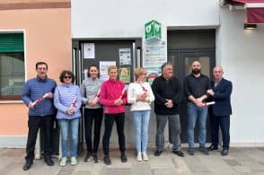 Installato un defibrillatore in piazza “Boito” a Polpet
