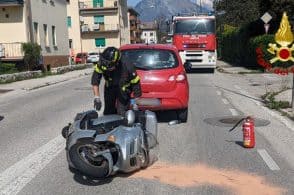 Scooter contro auto, ferito un 65enne