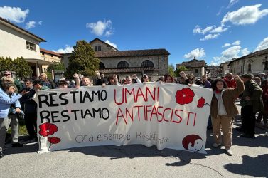 Il 25 aprile degli studenti: «Restiamo umani, restiamo antifascisti»