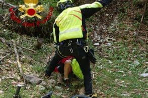 Sbaglia sentiero, ciclista in mtb recuperato dall’elicottero dei pompieri