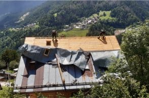 Vento forte, scoperchiata una casa a San Tomaso. E arrivano altri temporali