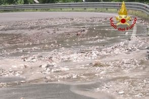 Il maltempo fa disastri: strade bloccate per frane nel Feltrino