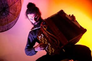 Maratona musicale tra etnofolk, classica e blues