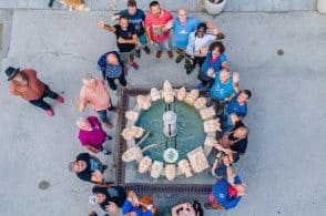 Scultura di maschere su legno: torna la rassegna “La Sgubiada”