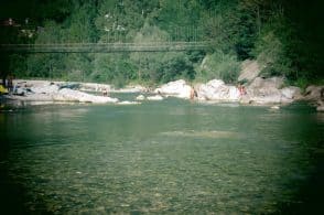 Ladri in azione, colpite auto e camper sulla spiaggia del Cordevole