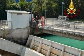 Guasto nella diga di Fener, i pompieri si immergono e risolvono il problema