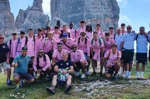 Sulle maestose Cinque Torri: la Dolomiti Bellunesi sale in quota