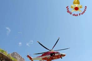 Cavalli nel dirupo, la salvezza arriva dal cielo