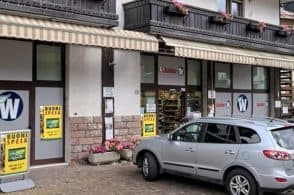 Chiude il negozio di Caviola: «Perdiamo un altro punto di riferimento»