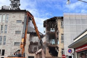 Lavori all’Iti Segato, partita la demolizione dell’edificio su Piazza Piloni