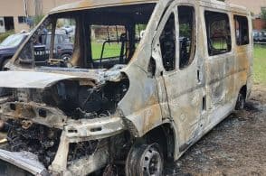 Il furgone è bruciato nell’incendio, Società Nuova lancia l’appello per un nuovo mezzo