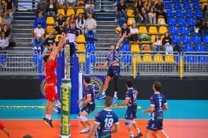 Un set infinito e poi la discesa: tre punti in Sardegna per il Belluno Volley