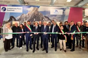 Legno, arte, territorio: su il sipario su Arredamont 2024