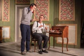 Su il sipario sul teatro popolare, si parte con “Una casa di pazzi”