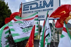 Sindacati e lavoratori in presidio per la Edim, 40 esuberi annunciati