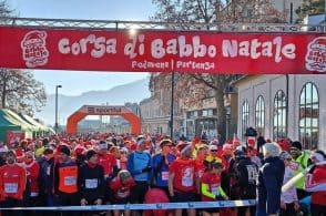 Oltre 900 Babbi Natale di corsa tra Feltre e Pedavena