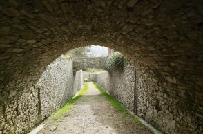 Lavori alle mura cinquecentesche di via Carrera