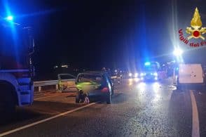 Auto contro furgoncino, due feriti sulla Sr203