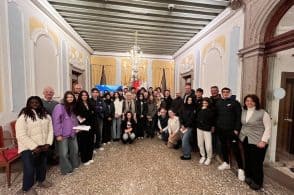 Costituzioni ai neo maggiorenni, il Comune sprona i giovani a essere “cittadini attivi”