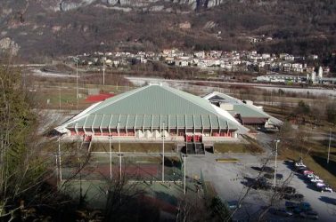 Longarone, nuovo bando per piscina e palasport