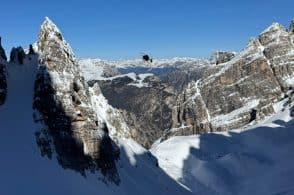 Incidenti sulla neve, due scialpinisti recuperati dall’elicottero