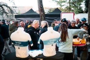 Trent’anni di Dolomiti Race, maglia celebrativa presentata a Siena