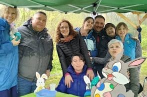 Pioggia, stivaletti e meraviglia: in 150 alla “Caccia alle Uova”