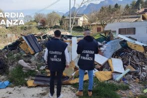Tonnellate di rifiuti pericolosi, sequestrata a Ponte nelle Alpi una discarica abusiva