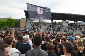 Festa in piazza Duomo: la Dolomiti Bellunesi celebra una doppia promozione