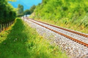 Il treno dei sogni deraglia, ma almeno quelli veri ripartono