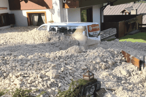 Paura a Cancia: fango e sassi invadono case e strade, SS 51 chiusa per ore