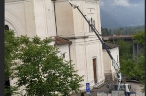 Gli alpini mettono in sicurezza la chiesa di Cadola