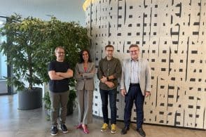 Mobilità solidale: Volksbank dona un mezzo elettrico a Società Nuova