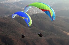 Parapendio bloccato a 18 metri d&rsquo;altezza: soccorso acrobatico sul Monte Avena