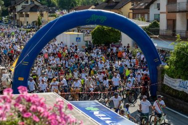 Giro del Lago di Santa Croce, una festa solidale per 4.370