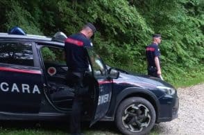 Moto e mezzi vietati sui sentieri: raffica di sanzioni e una denuncia
