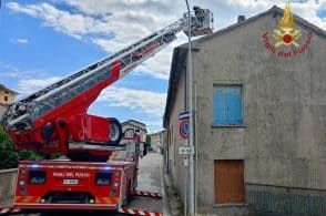 Quero, tetto in fiamme: al lavoro quattro squadre dei Vigili del Fuoco