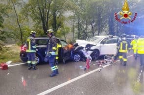 Quattro feriti e strada bloccata: scontro frontale a La Stanga