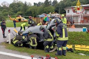 Auto finisce in un fossato a Quero: tre feriti, una donna elitrasportata