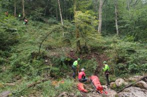 Scivola nel torrente a Sant’Antonio Tortal: escursionista ferito