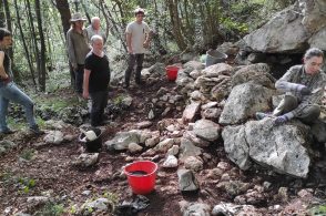 Il Monte Dolada svela i suoi segreti: archeologi in azione sul Sentiero dei Fortini