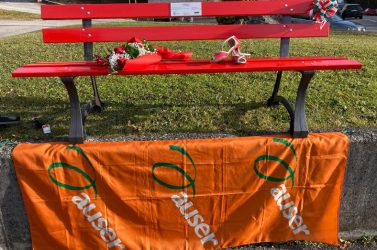 Sospirolo, l’Auser ridà vita alla panchina rossa